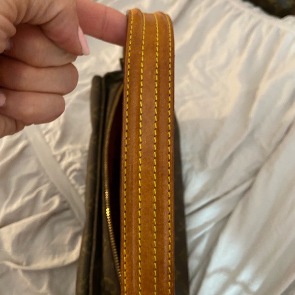 Louis Vuitton authentic Mone Cite MM - Picture 6 of 6